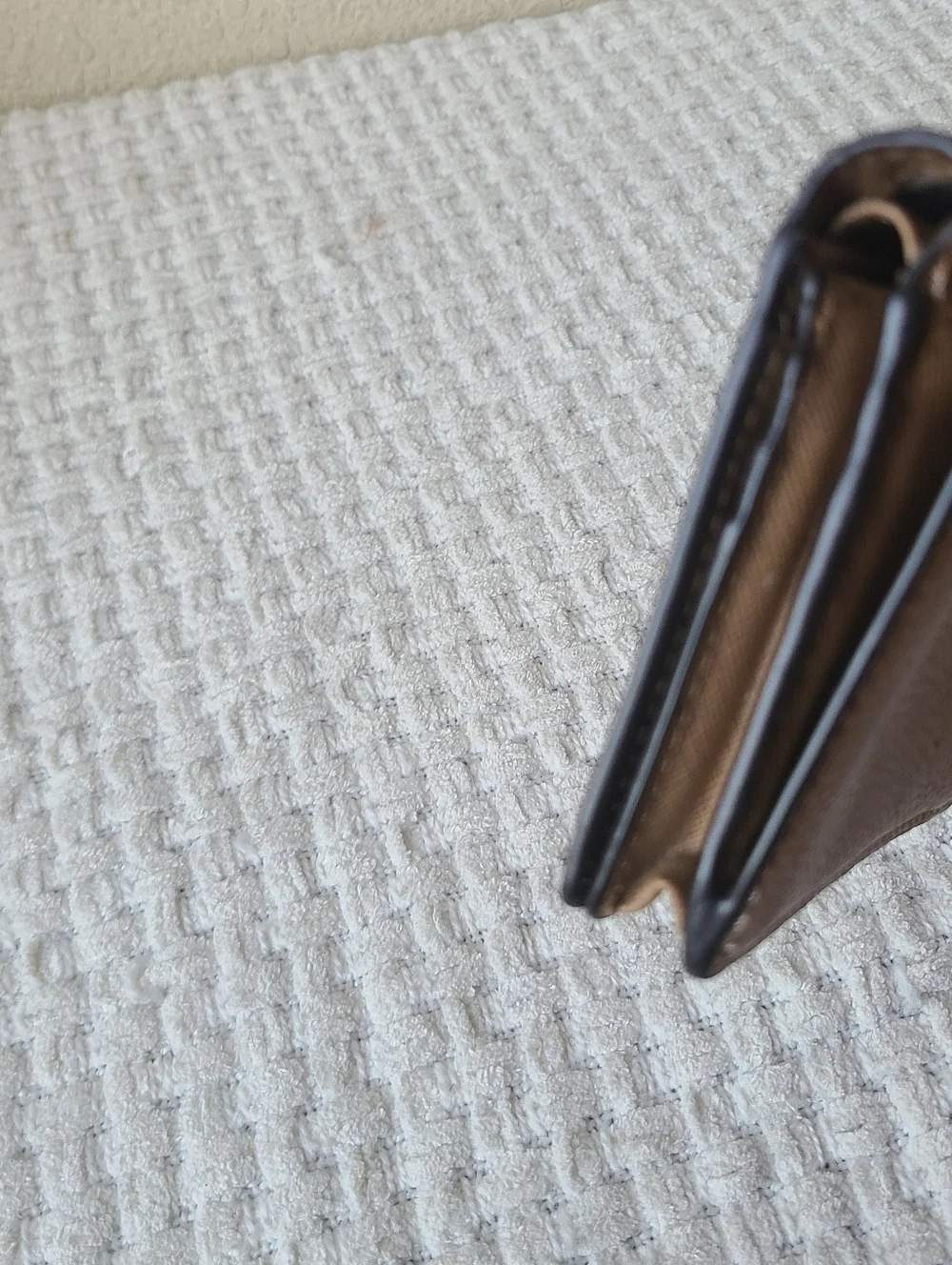 MICHAEL KORS Pebbled Leather Small Wallet in Beige with Gold Logo - Picture 4 of 12